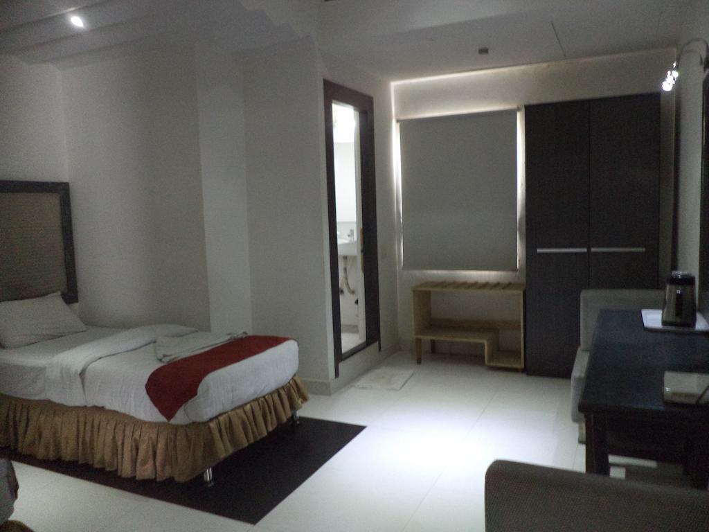 Hotel O Palak Residency Near Erragadda Metro Station Hyderabad Ngoại thất bức ảnh