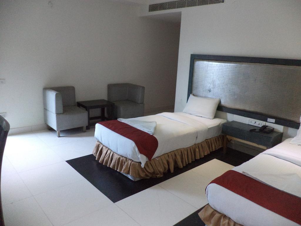 Hotel O Palak Residency Near Erragadda Metro Station Hyderabad Ngoại thất bức ảnh
