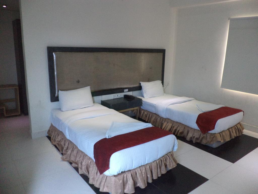 Hotel O Palak Residency Near Erragadda Metro Station Hyderabad Ngoại thất bức ảnh